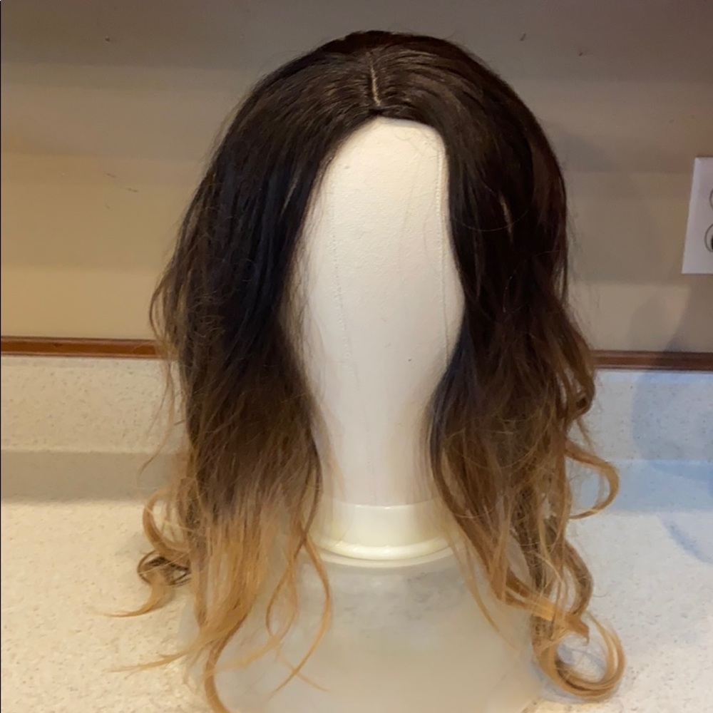 Missy an two-tone wig.